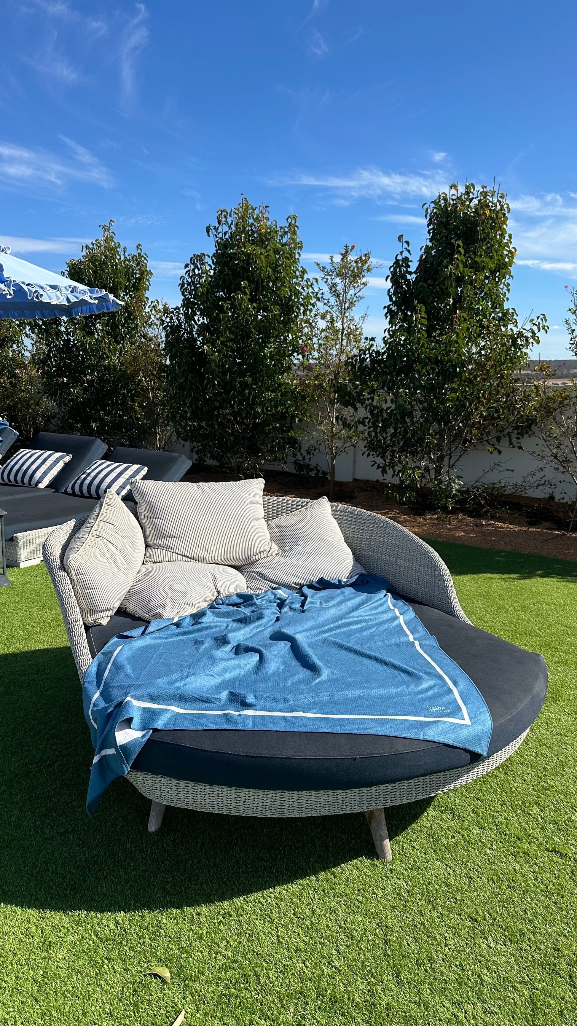 XL Share Sand-free beach towel in Deep Ocean blue green colour, made from recycled materials for eco-conscious beachgoers. Our minimalist design towels are quick-dry, ultra-absorbent, lightweight and compact, and come in a convenient neoprene water resistant pouch for easy transport or storing your sunnies, keys etc. while enjoying the outdoors. Sizes available: Kids, Regular and XL Share Towel