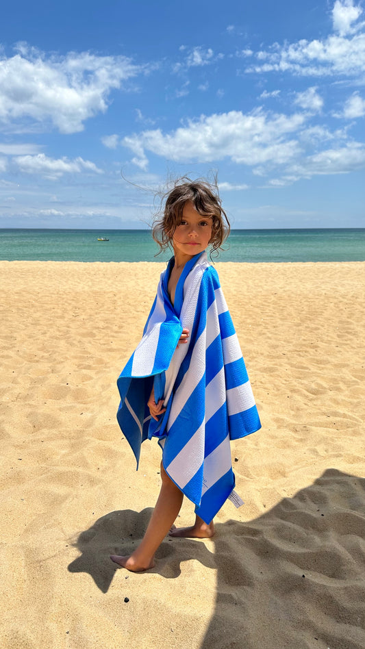 Kids size sand-free beach towel in blue colour, made from recycled materials for eco-conscious beachgoers. Our minimalist design towels are quick-dry, ultra-absorbent, lightweight and compact, and come in a convenient neoprene water resistant pouch for easy transport or storing your sunnies, keys etc. while enjoying the outdoors.