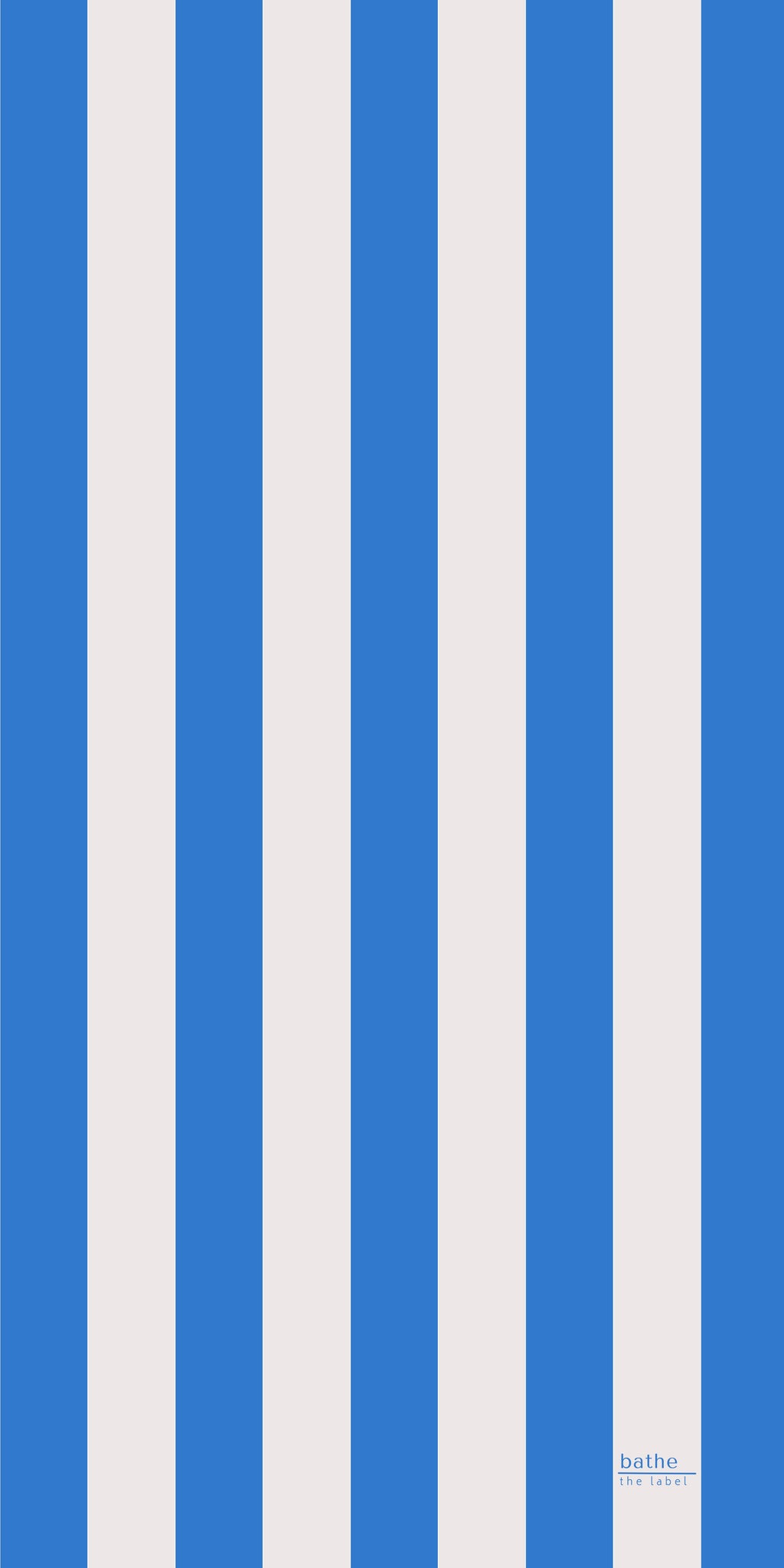 Kids size sand-free beach towel in blue colour, made from recycled materials for eco-conscious beachgoers. Our minimalist design towels are quick-dry, ultra-absorbent, lightweight and compact, and come in a convenient neoprene water resistant pouch for easy transport or storing your sunnies, keys etc. while enjoying the outdoors.