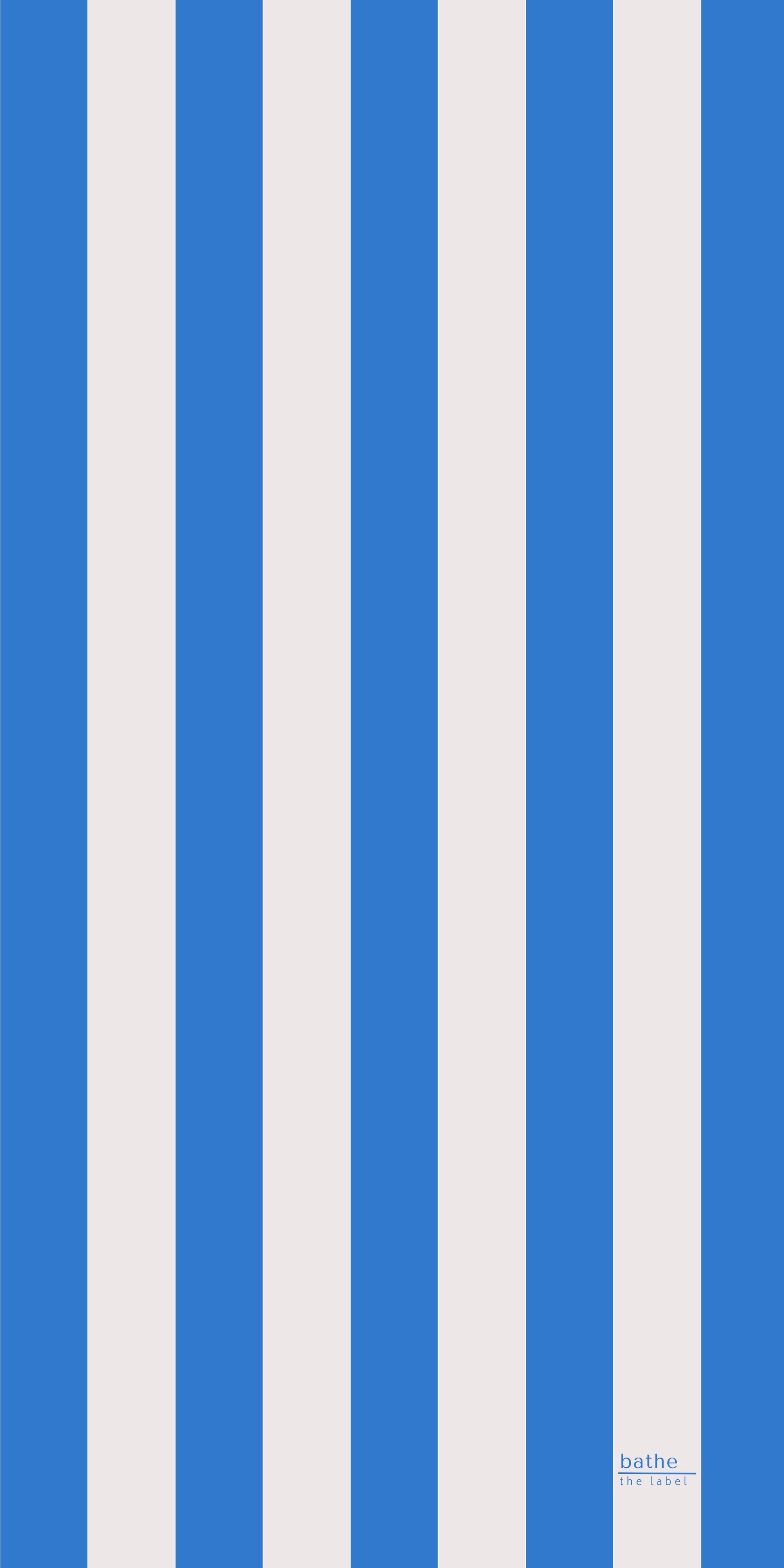 Kids size sand-free beach towel in blue colour, made from recycled materials for eco-conscious beachgoers. Our minimalist design towels are quick-dry, ultra-absorbent, lightweight and compact, and come in a convenient neoprene water resistant pouch for easy transport or storing your sunnies, keys etc. while enjoying the outdoors.