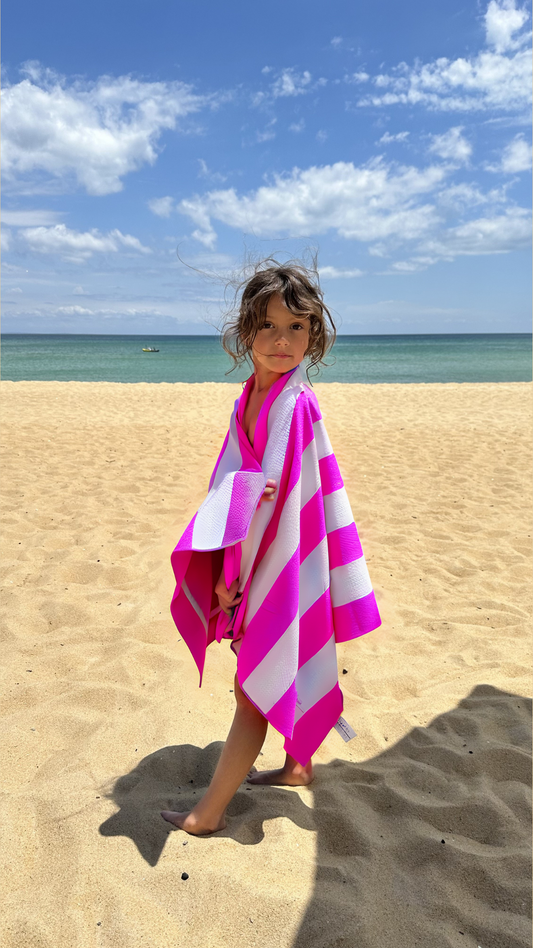 Kids size sand-free beach towel in pink colour, made from recycled materials for eco-conscious beachgoers. Our minimalist design towels are quick-dry, ultra-absorbent, lightweight and compact, and come in a convenient neoprene water resistant pouch for easy transport or storing your sunnies, keys etc. while enjoying the outdoors.